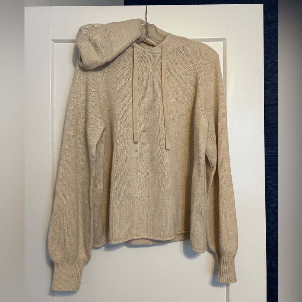 360 Cashmere long sleeve hoodie sweater, ribbing at wrists Medium 100% cashmere